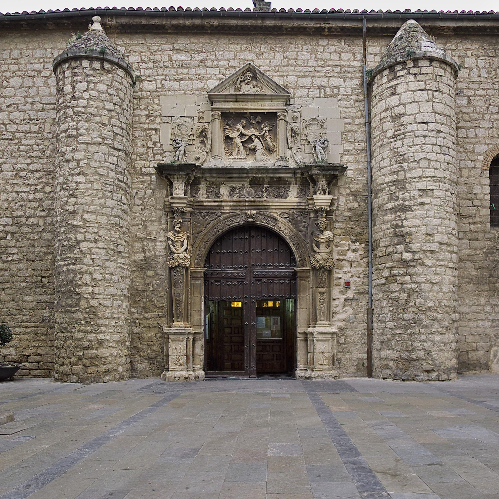 Portada de la Basílica Menor de San Ildefonso en Jaén. Portada de la Basílica Menor de San Ildefonso en Jaén.