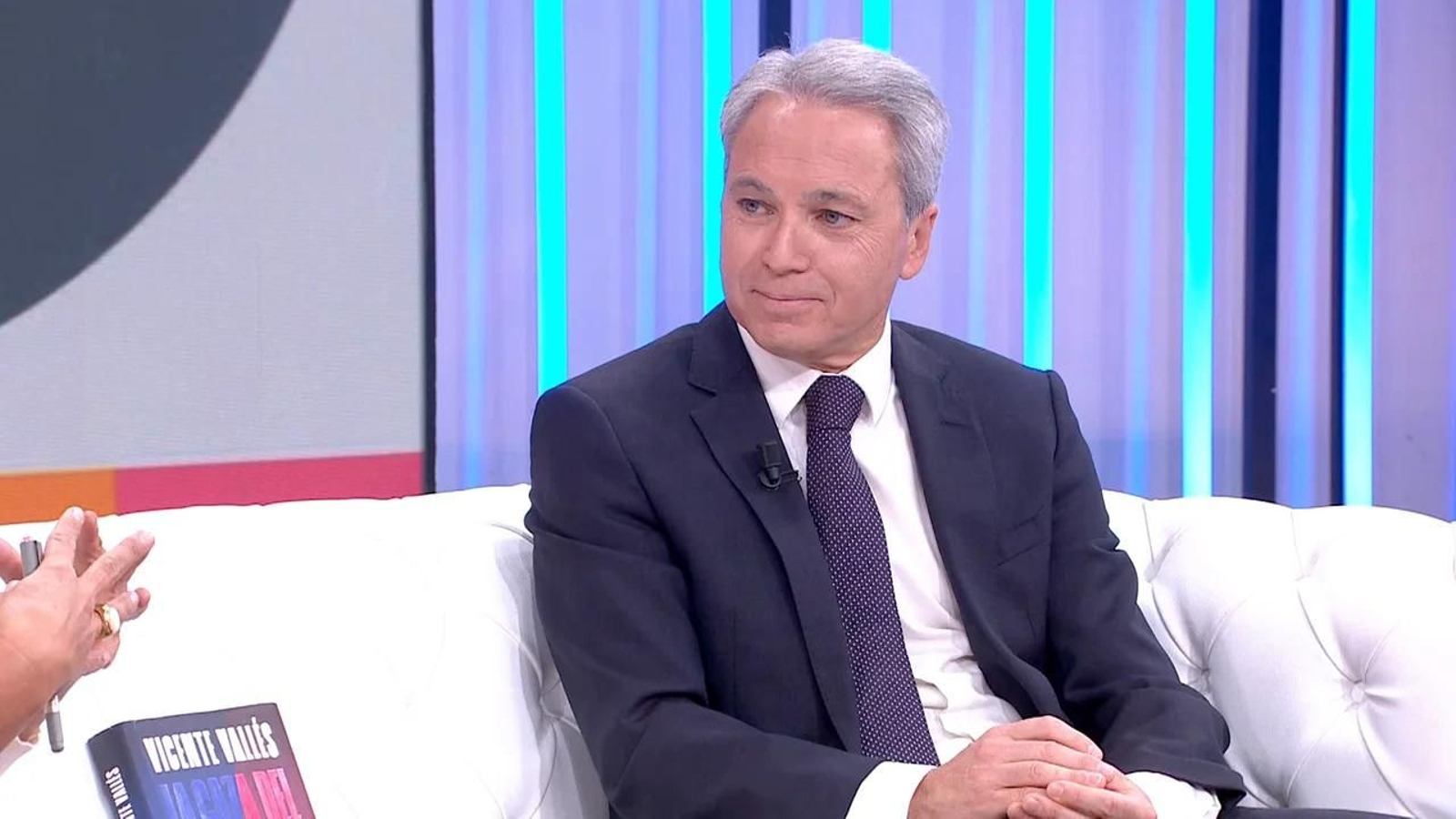 Vicente Vallés ha hecho balance de su matrimonio con Ángeles Blanco, a la que conoció en 'Informativos Telecinco'.