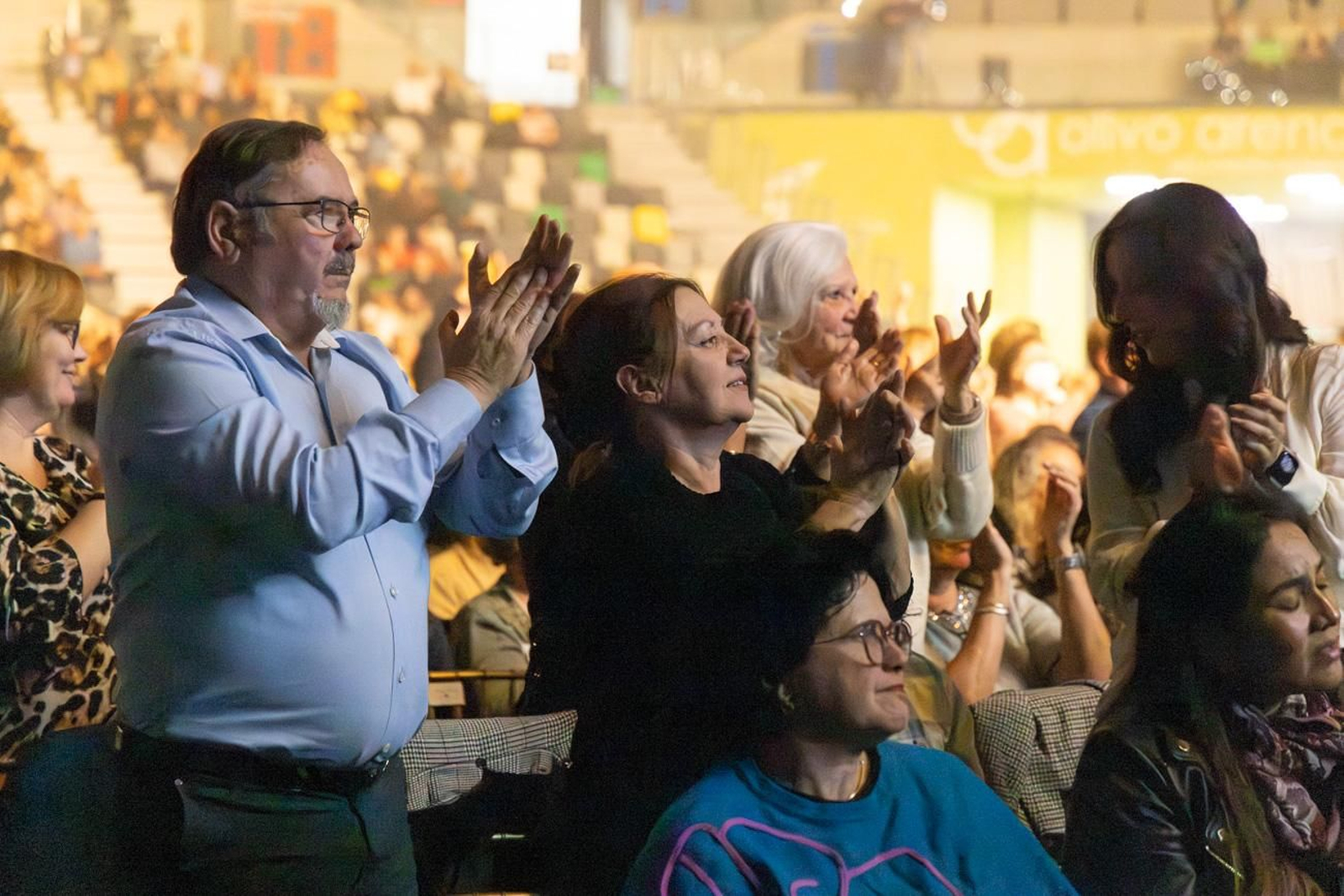 Así se disfruta en Jaén del concierto de Raphael, "Raphaelísimo"