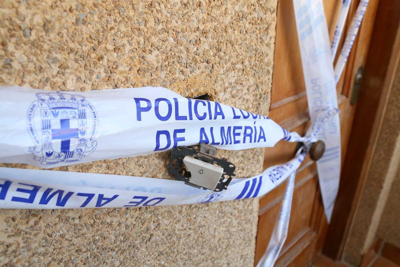 Dos menores y su madre mueren en un incendio intencionado en El Alquián