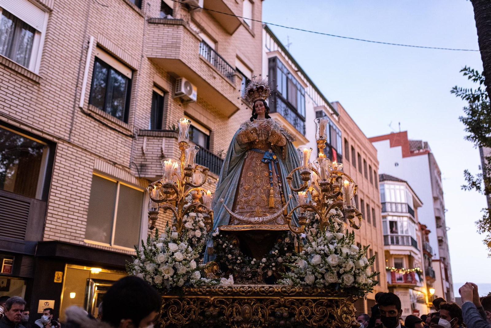 Imágenes de la Inmaculada Concepción procesionando por las calles de Huelva
