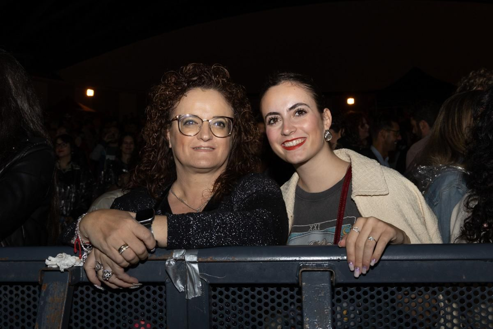 Feria de noche de San Lucas, Concierto de La Plazuela y La Mona Chita Rock, en imágenes