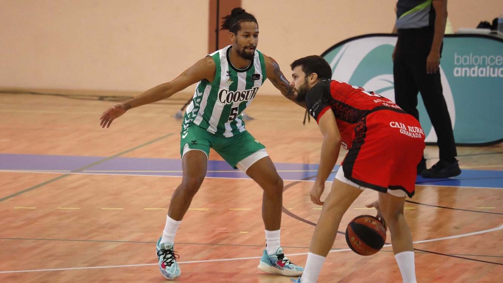 Las fotos de Real Betis - Fundación Granada en la Línea