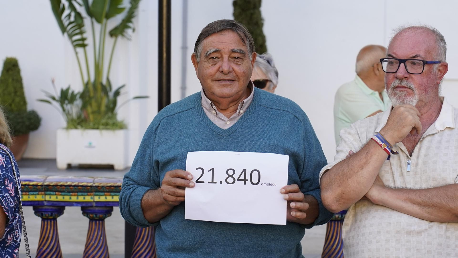 Fotos de la manifestación de la plataforma "Un siglo sin tren" en la plaza alta de Algeciras.