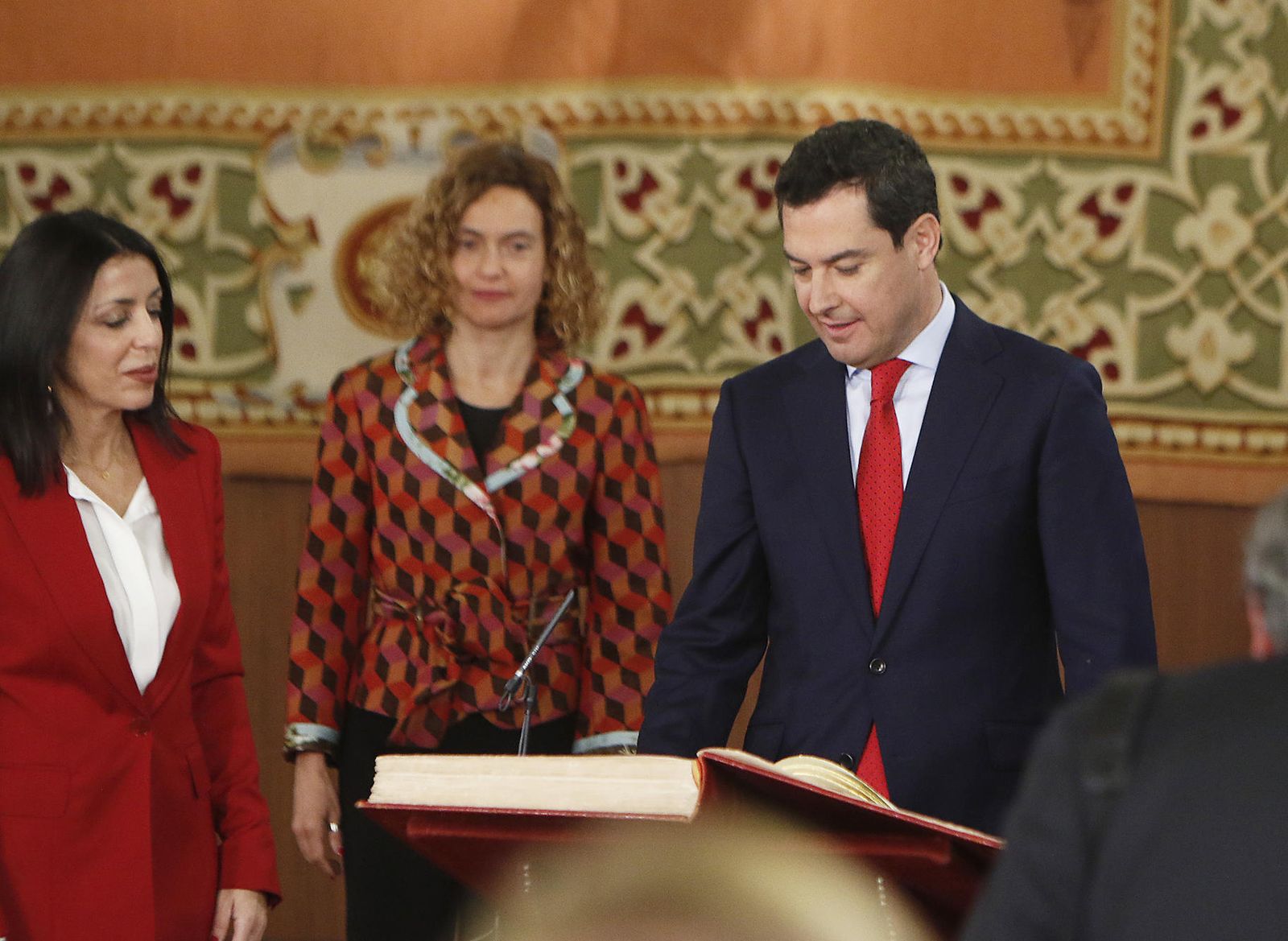 Juanma Moreno jura el cargo como presidente de la Junta.