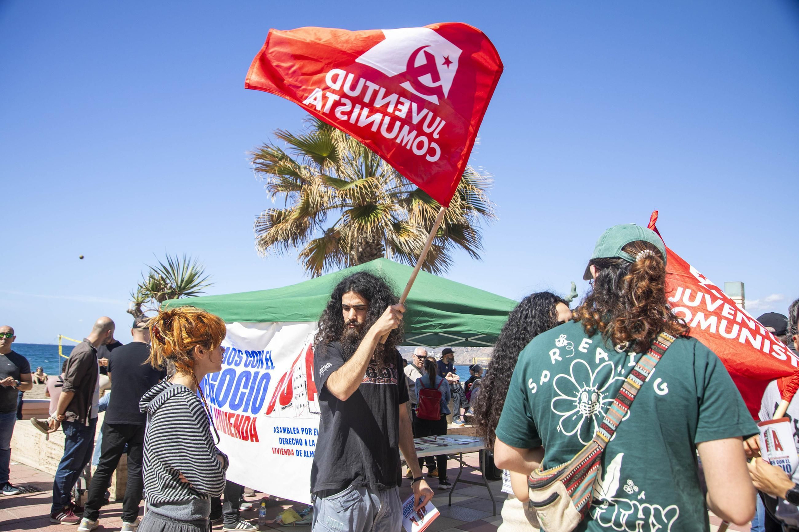 Imágenes de la manifestación en contra del negocio de la vivienda en Almería