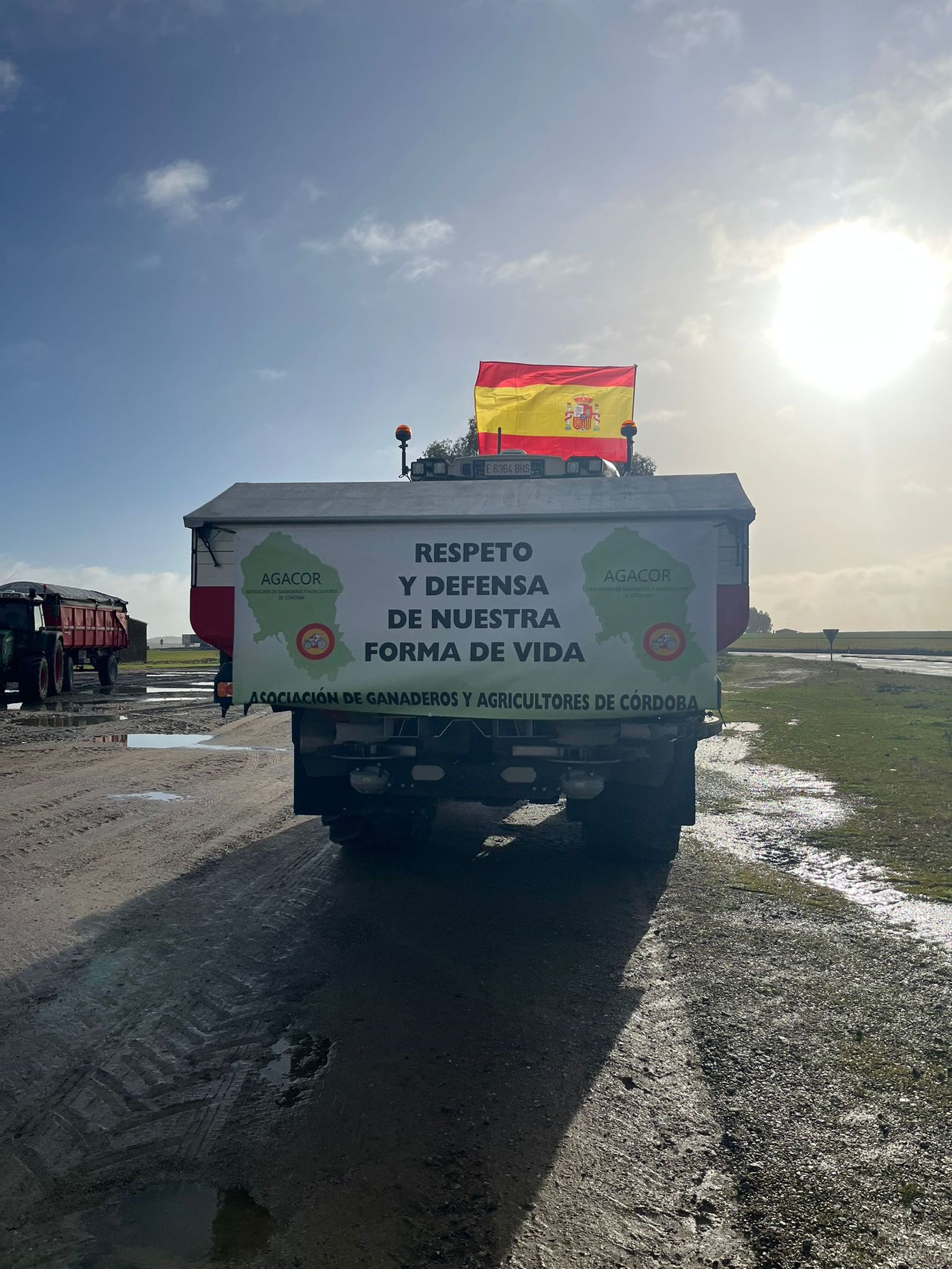 Los agricultores cortan la N-432 en Córdoba contra el acuerdo de Mercasur