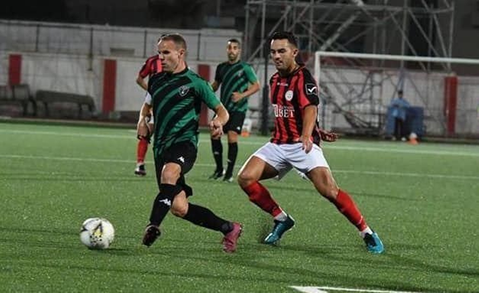 Juampe conduce el balón durante el Europa-Lincoln de la Copa Pepe Reyes