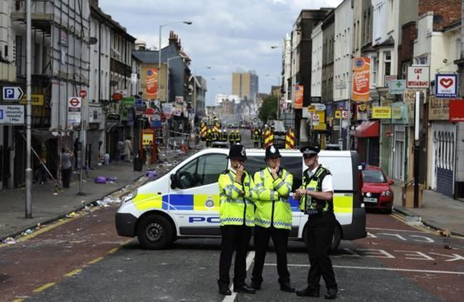 Los disturbios se propagan por diversos barrios de Londres y otras ciudades como Manchester, Birmingham y Liverpool.

Foto: Efe
