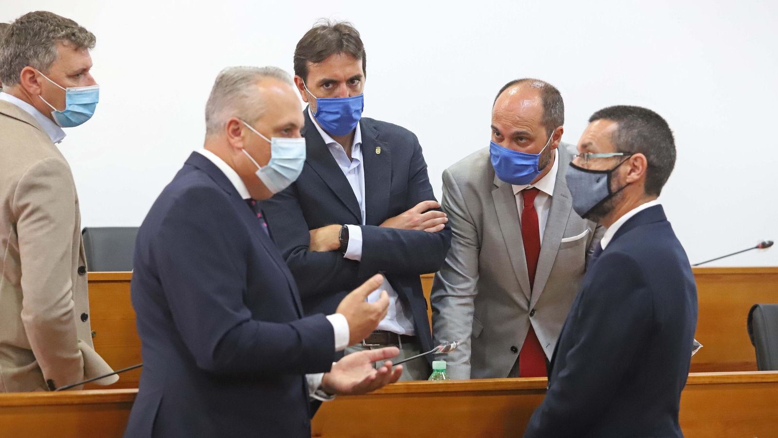 Los alcaldes de Jimena, San Roque, Tarifa, Los Barrios y La Línea durante la visita de la ministra de Exteriores