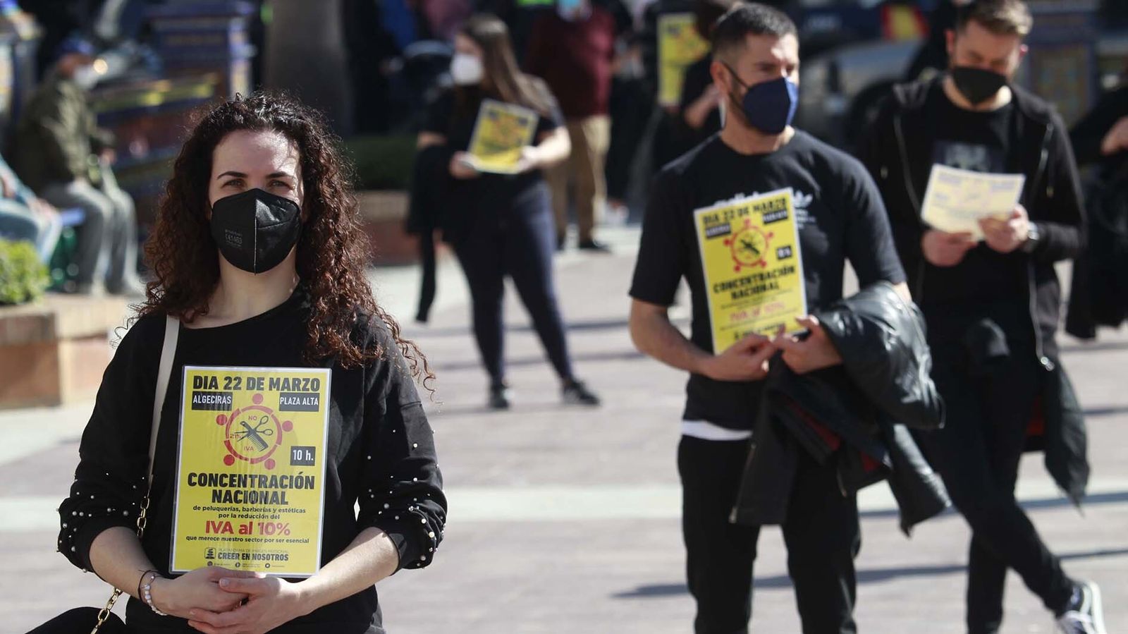 Las fotos de la protesta del sector de las peluquerías en Algeciras para exigir una bajada del IVA