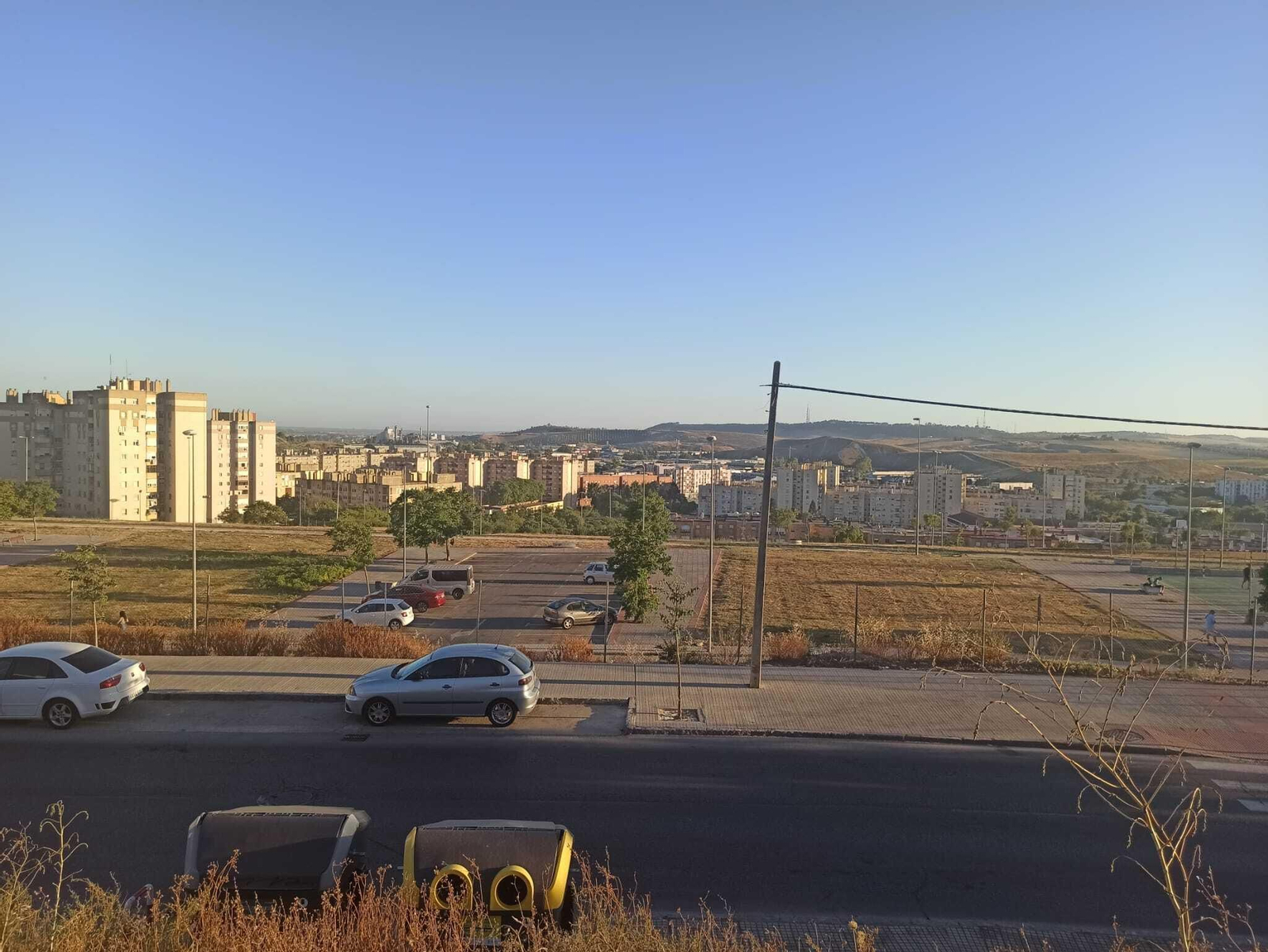 Algunos de los solares propiedad de la Junta en Estancia Barrera que lleva varios años en venta.