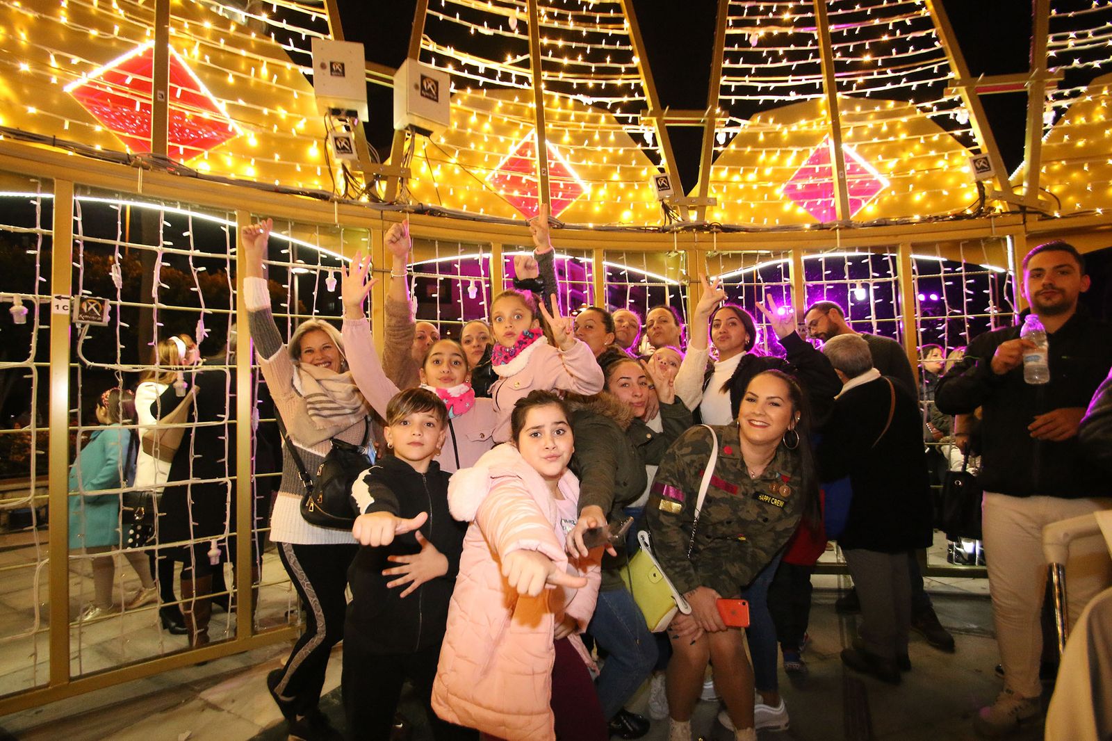 Las imágenes del encendido de las coronas de los Reyes Magos