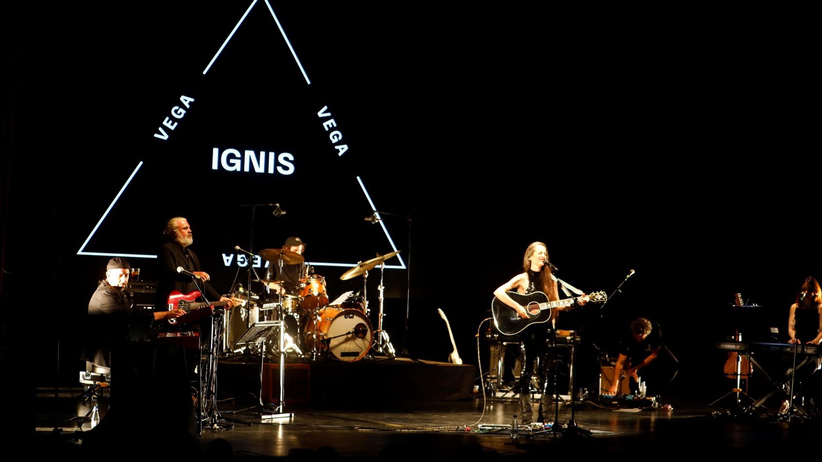 Las mejores imágenes del concierto de Vega en el Festival de la Guitarra de Córdoba