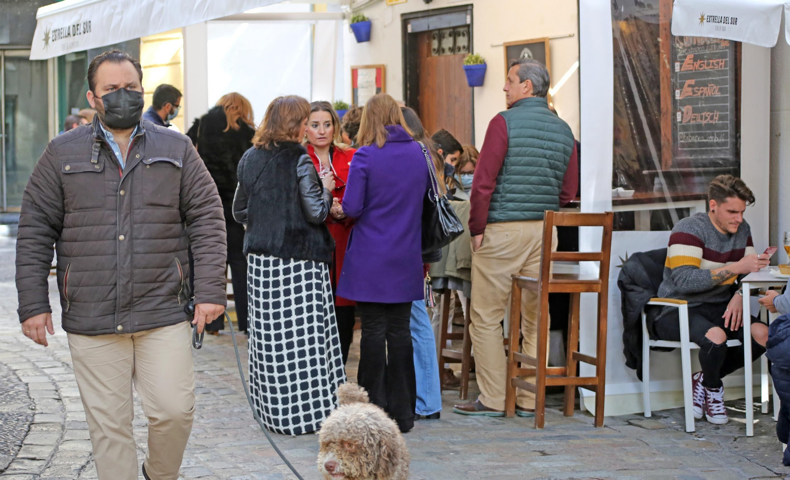 Puente de la Constitución,El centro de Jerez  llena de publico sus bares y terrazas
