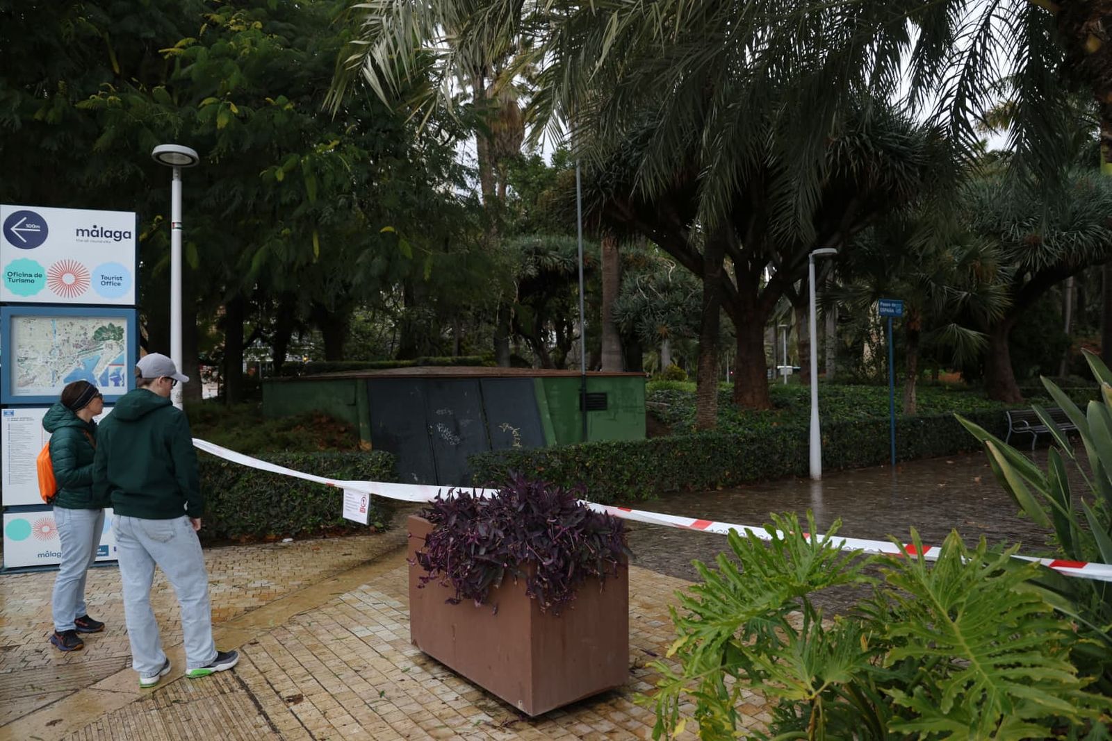 Parques cerrados en Málaga ante el temporal de este miércoles 28 de enero.