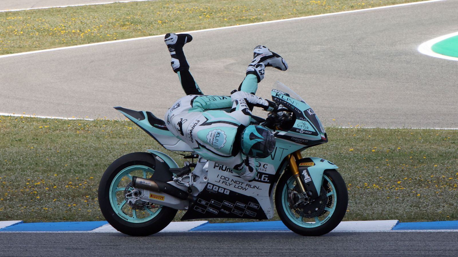 Imágenes de las caídas en las carreras del GP España en Jerez