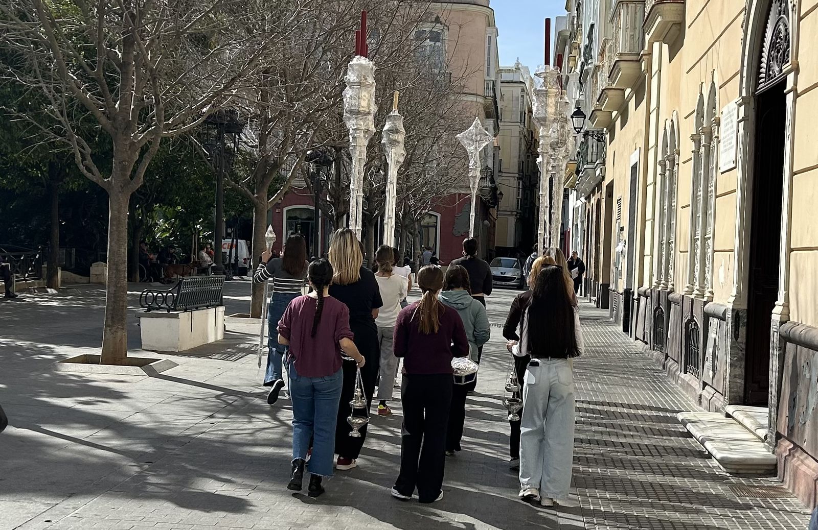 En vez de estudiar pierden el tiempo