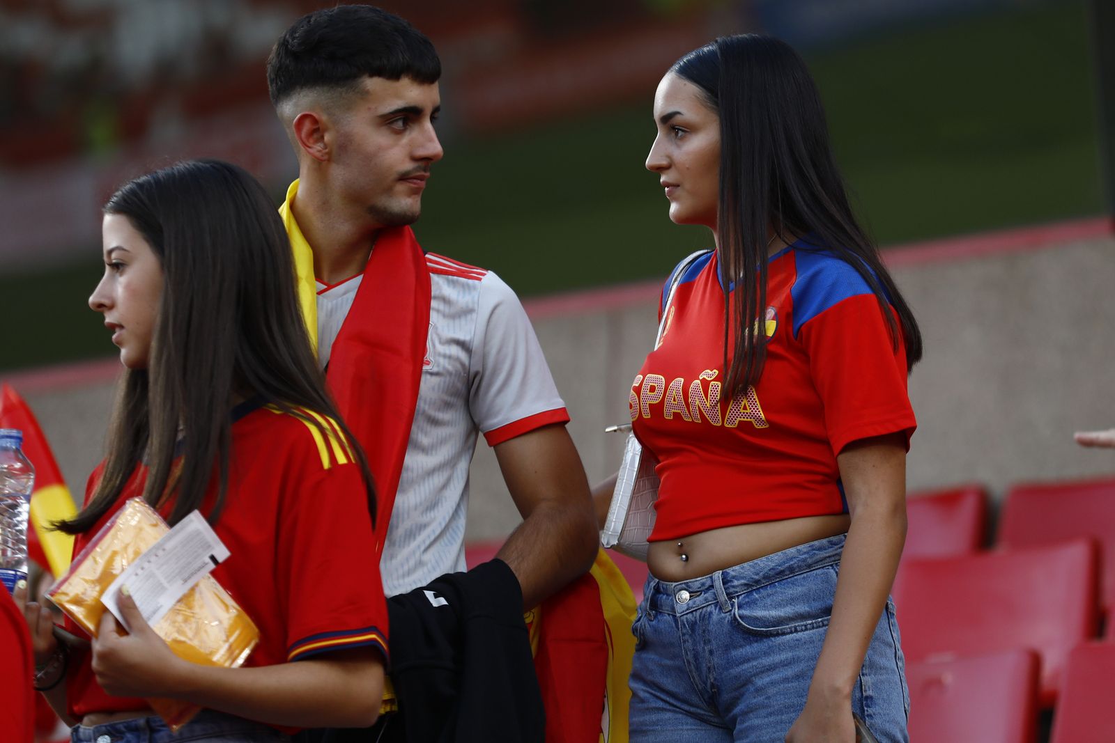 Así fue el ambiente en Los Cármenes del partido España-Chipre