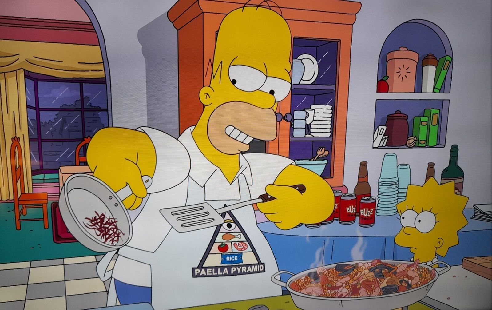 Homer elaborando su paella en casa, tostando el azafán, ante la mirada de Lisa