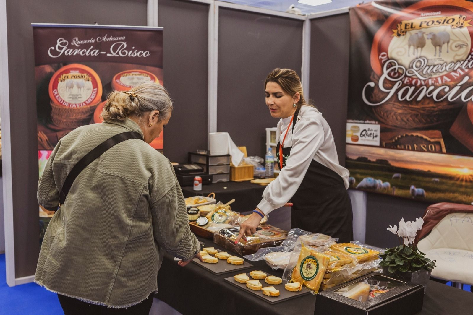 Un recorrido en imágenes por la Feria del Queso de Los Pedroches en Hinojosa del Duque