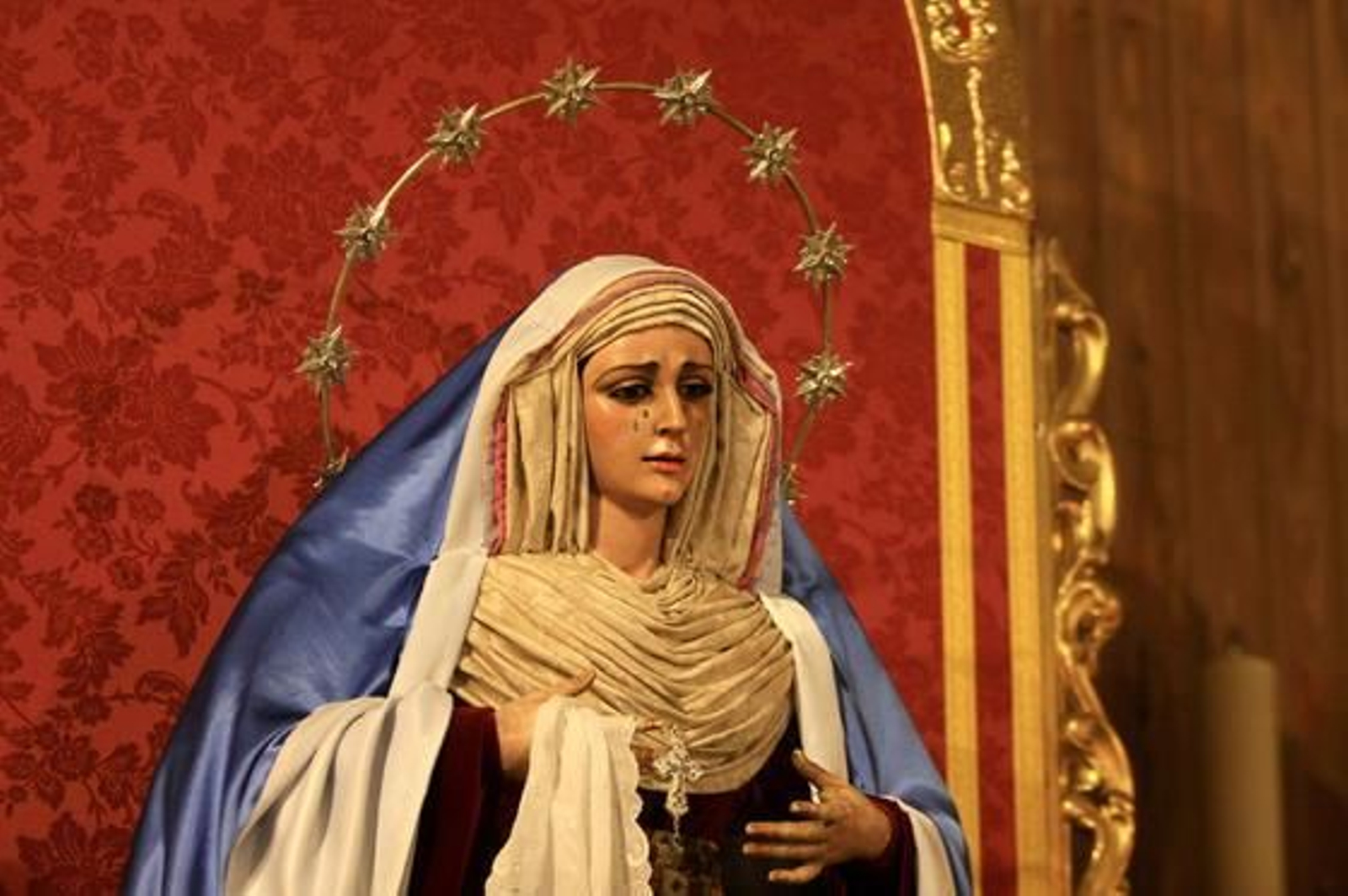 Arcángel, Argentina y Pepe 'El Marismeño' cantan la disertación del jefe de Cultura de 'Huelva Información', Eduardo Sugrañes. / Alberto Domínguez