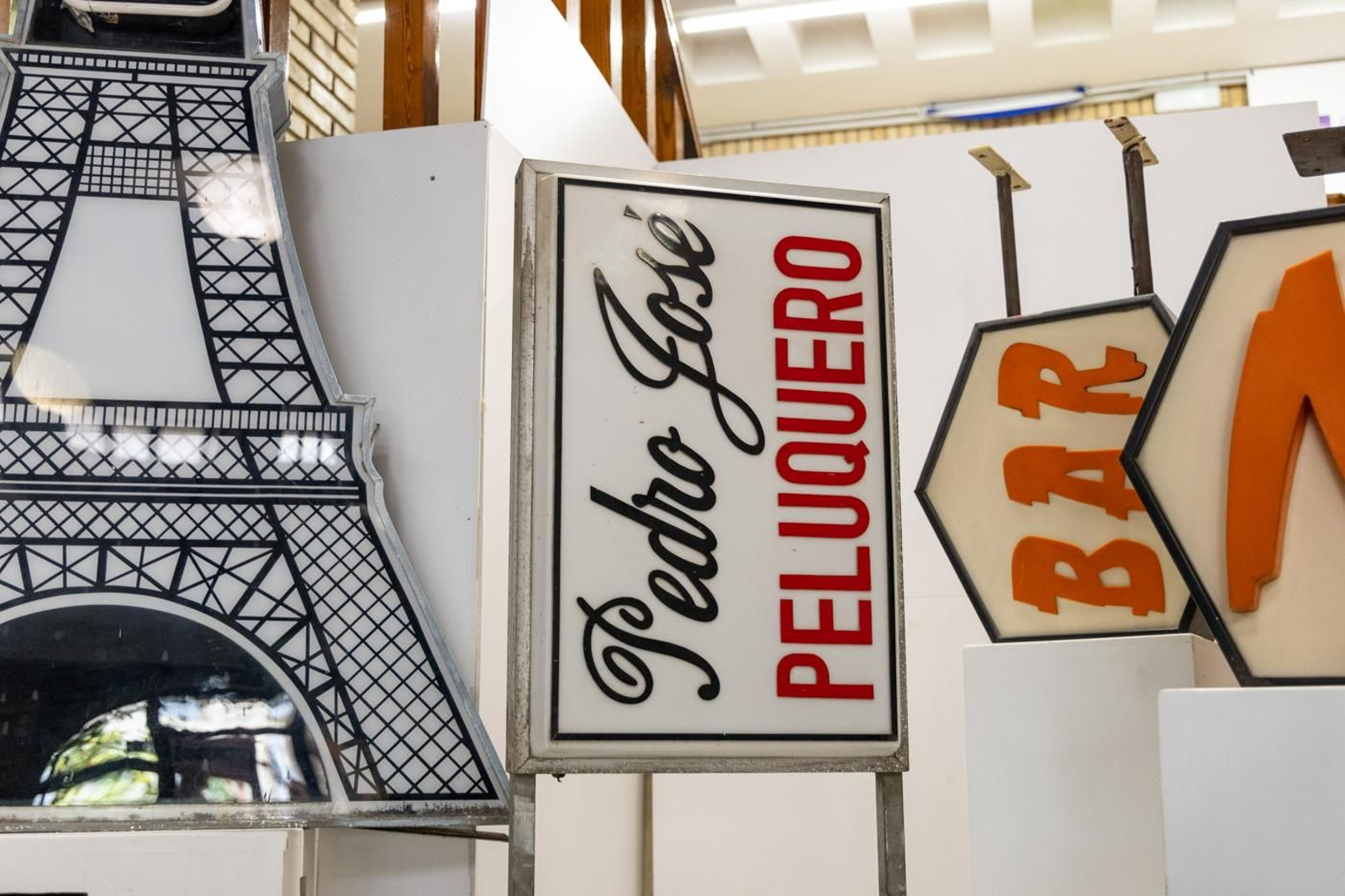 Los letreros más míticos de Jaén se rescatan y exhiben en la exposición Rótulos Chuléricos'