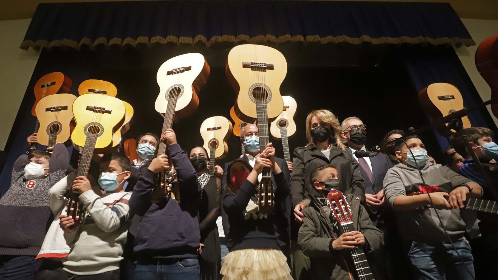 Fotos del acto 'Guitarras al cielo por Paco' en Algeciras