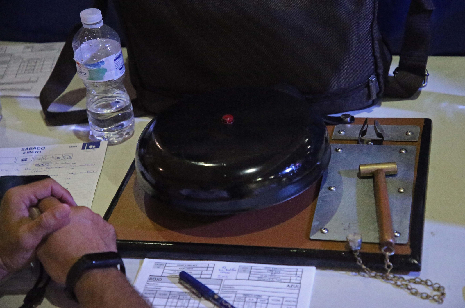 Velada de rock boxing en Tarifa, en imágenes