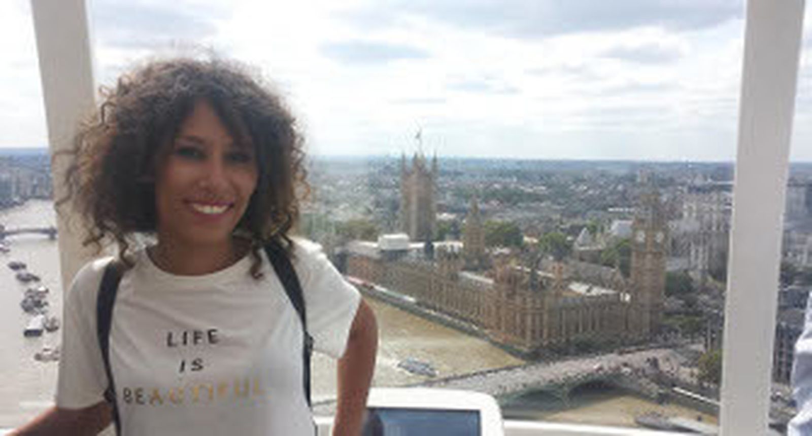 Maloma Morales posa sonriente en el 'London Eye', la noria de Londres.