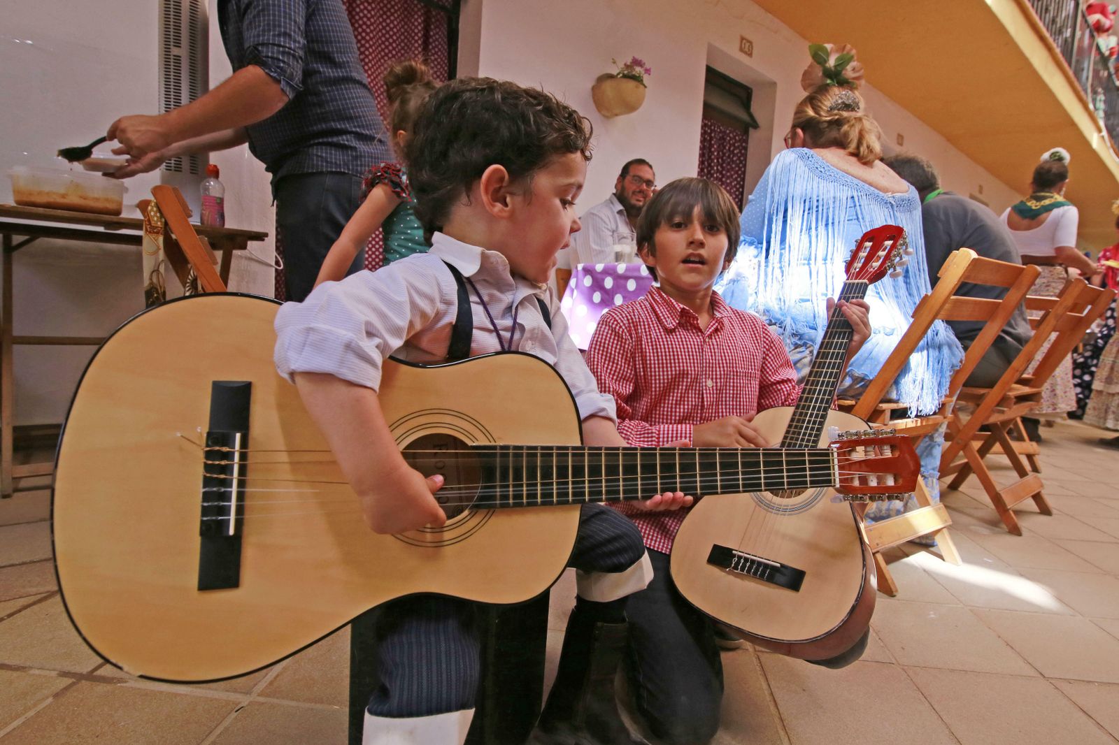 Nuestros dos 'personajes' en la casa de la Hermandad de Jerez en El Rocío