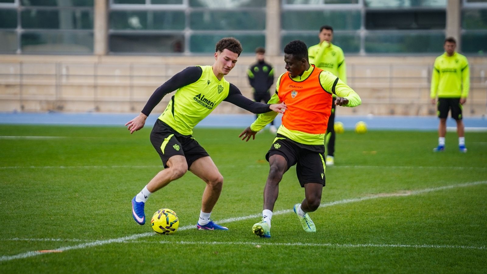 Stefan Dzodic e Iddrisu Baba, en uno de los entrenamientos de los rojiblancos.
