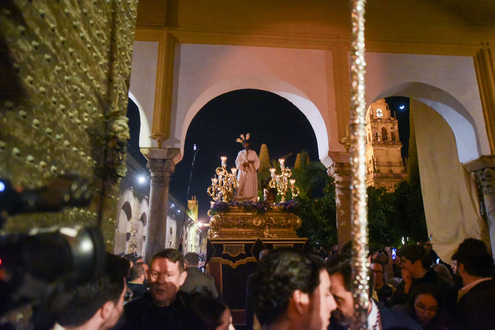 El Vía Crucis de las Cofradía con el Señor de la Sangre, en imágenes