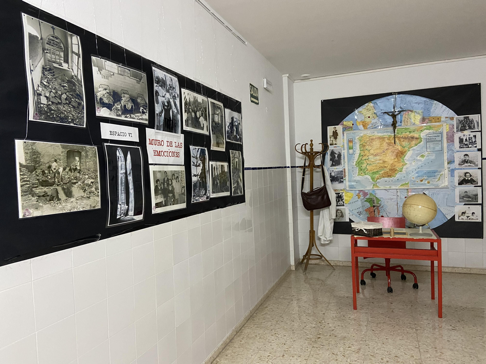 Exposición en el instituto San Severiano, en memoria de la explosición de Cádiz de 1947