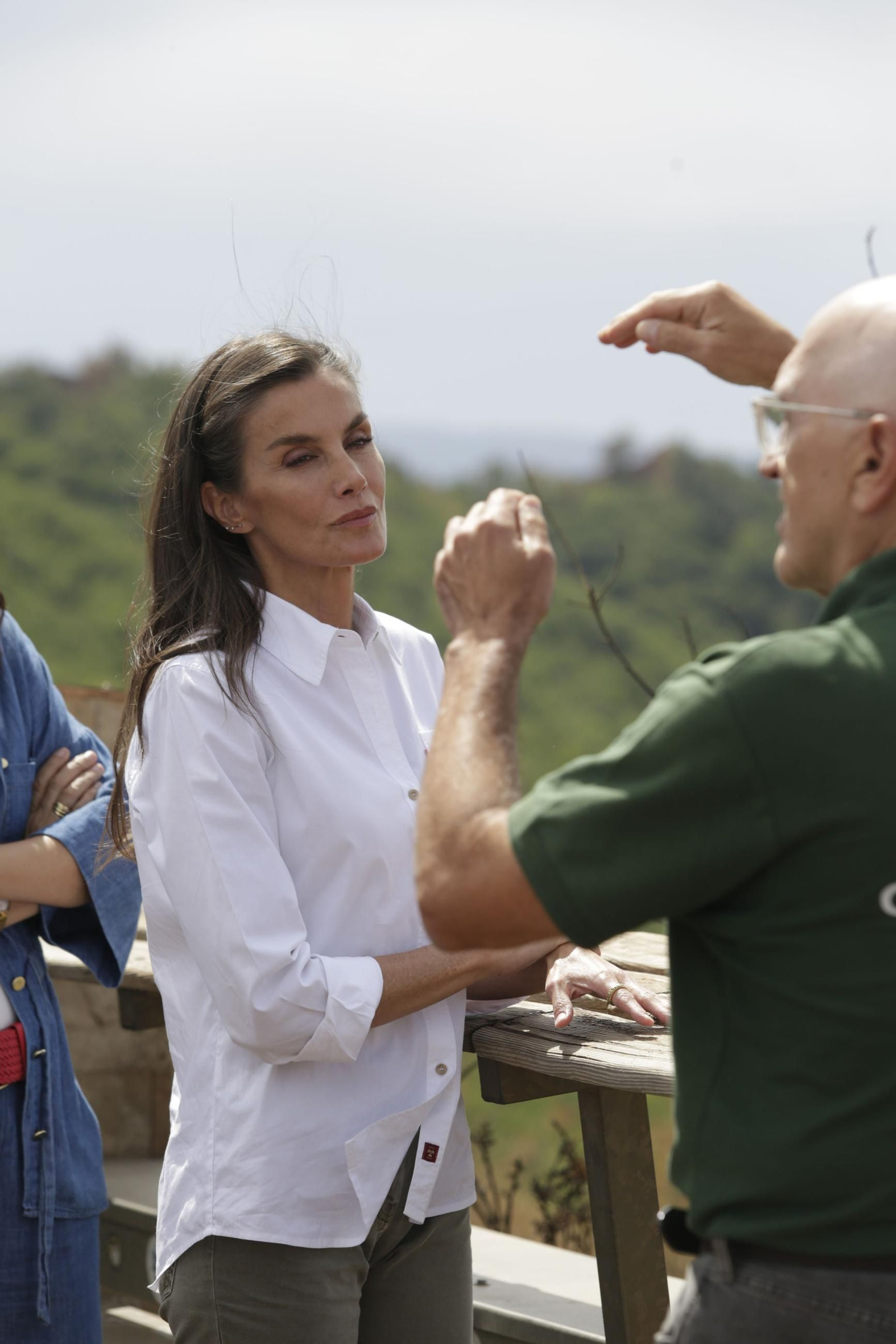 Las fotos de la visita de los Reyes a las zonas afectadas por los incendios en Sanabria y Las Médulas