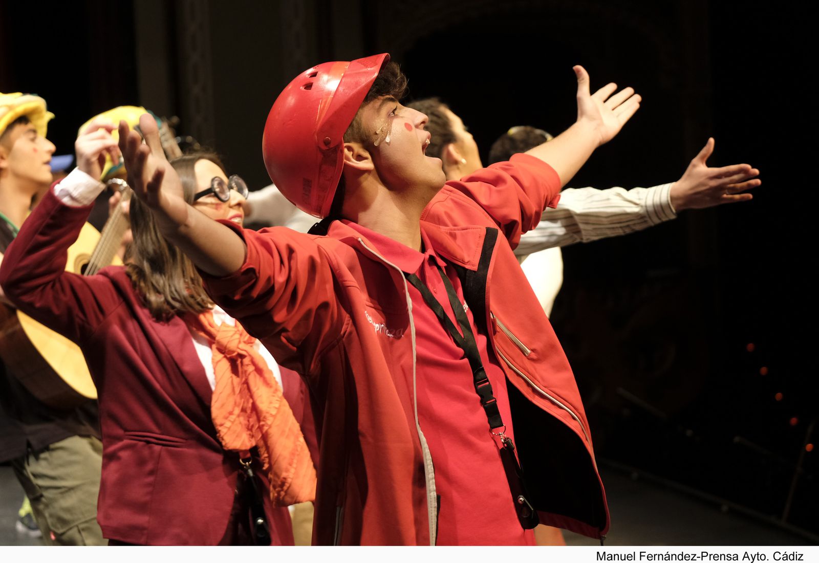 La chirigota de Dos Hermanas 'Los que se colocan por primera vez'