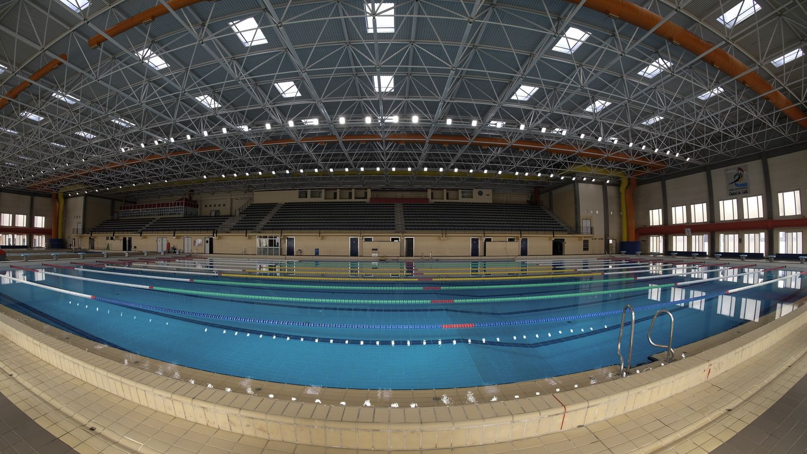 La renovada zona de piscinas del Ciudad de Cádiz.