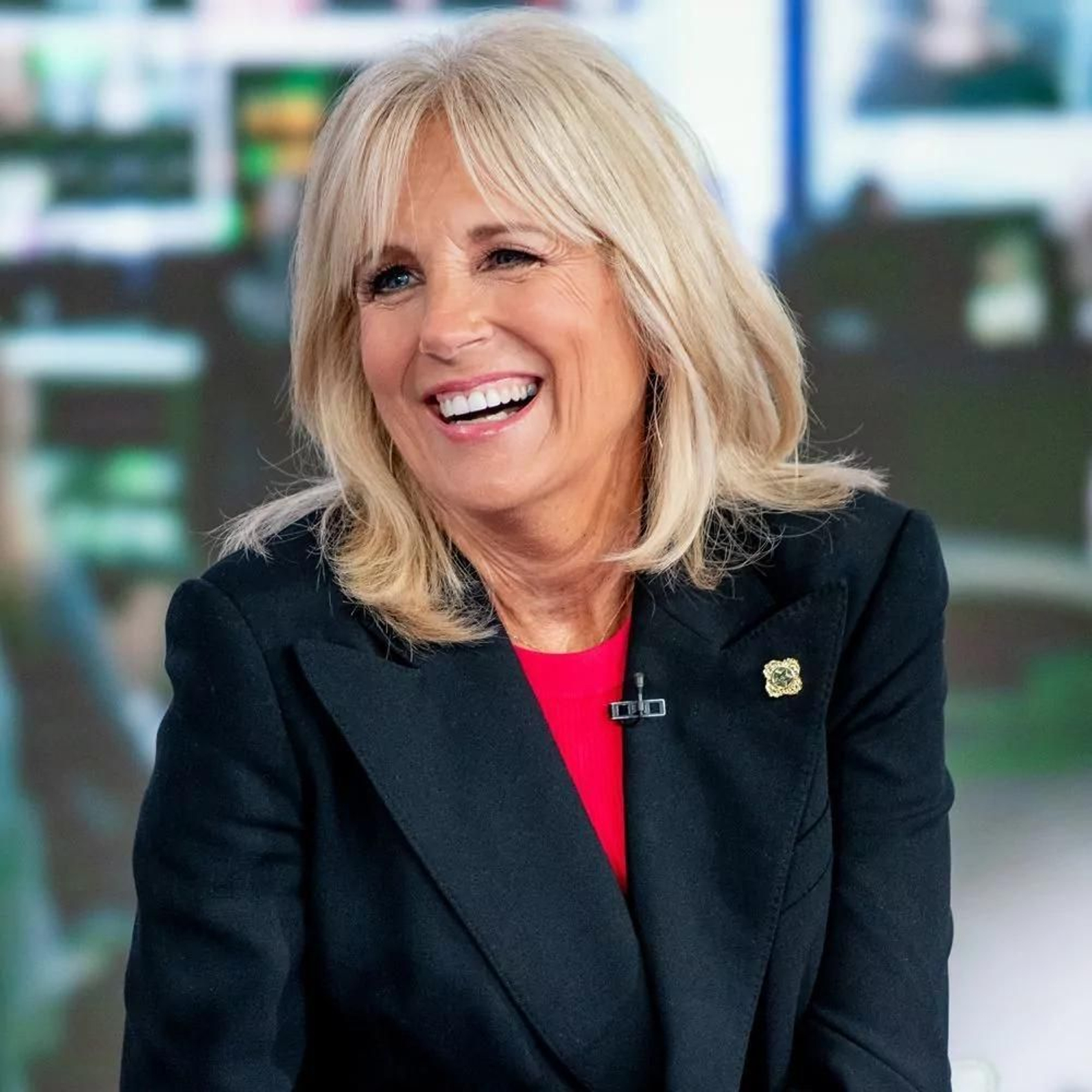 Corte de pelo de media melena y flequillo.