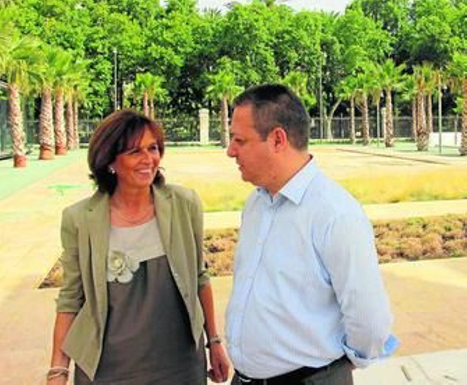 Remedios Martel y Enrique Benítez en el Palmeral de las Sorpresas, el pasado verano.