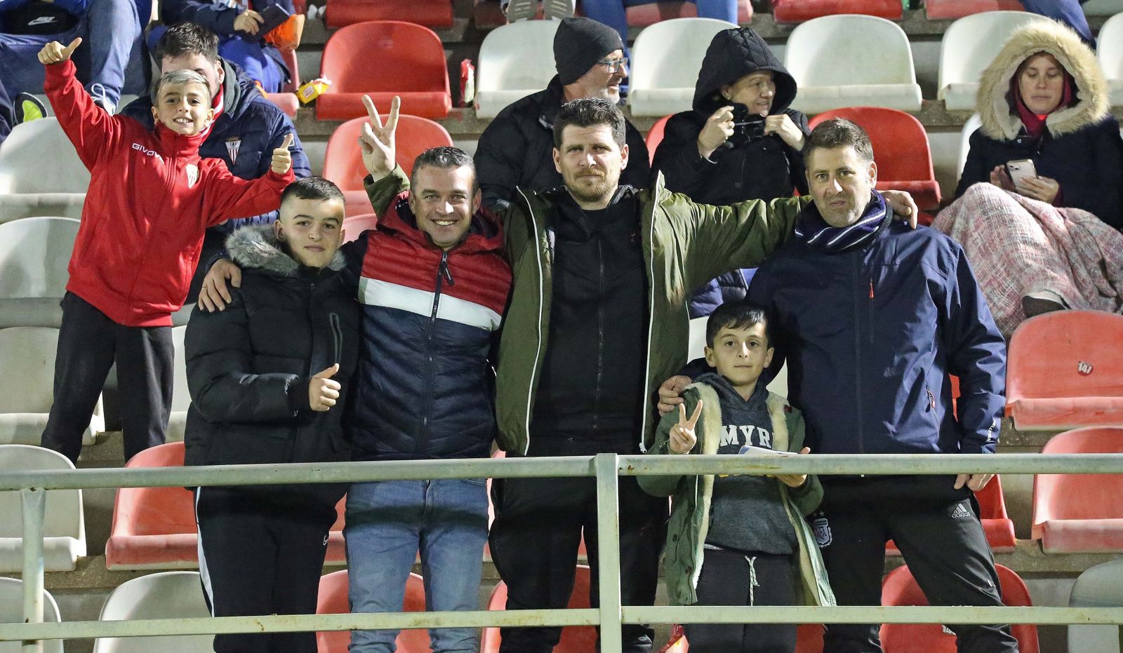 Fotos de la afición en el Nuevo Mirador