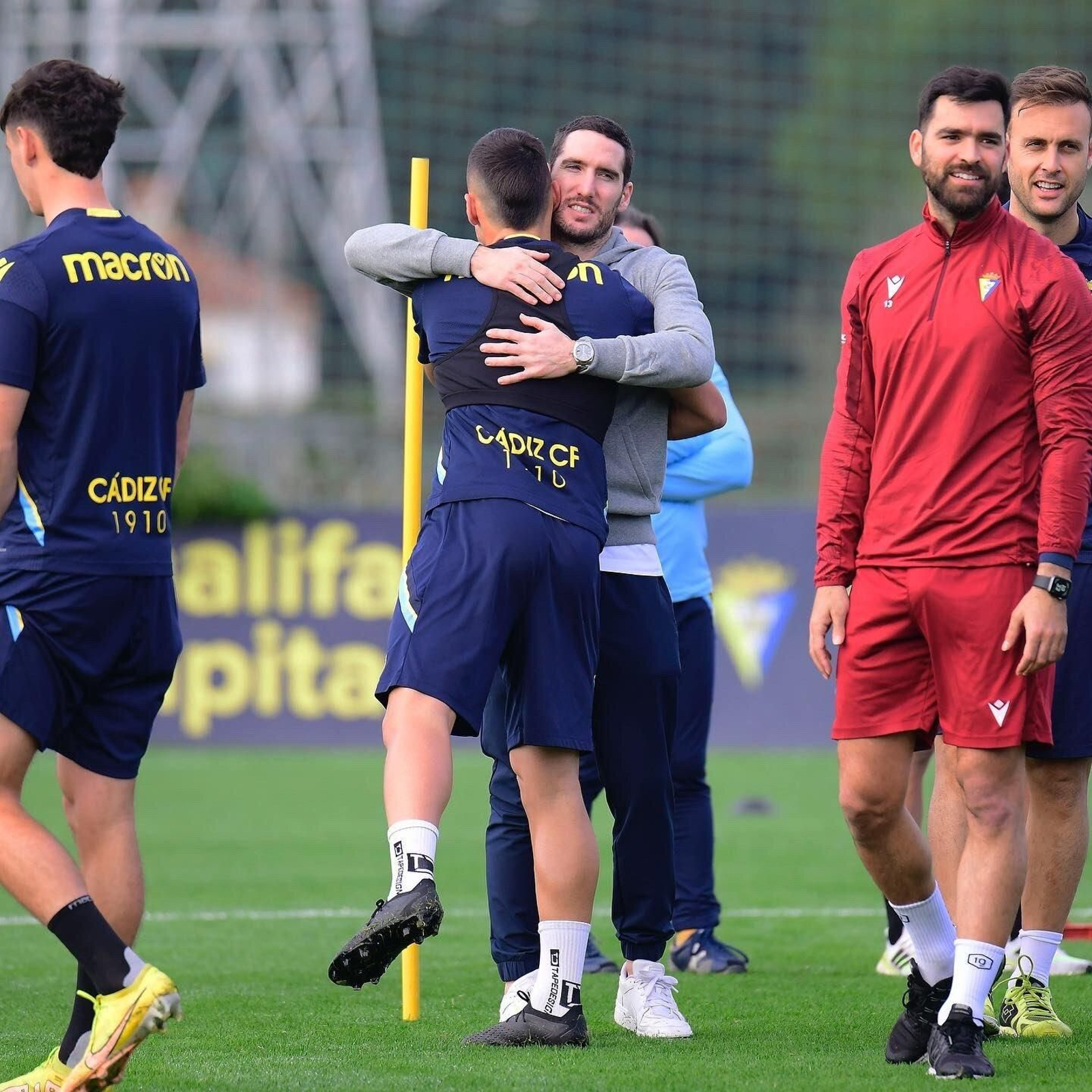 Abrazo entre San Emeterio y Zaldua en El Rosal.