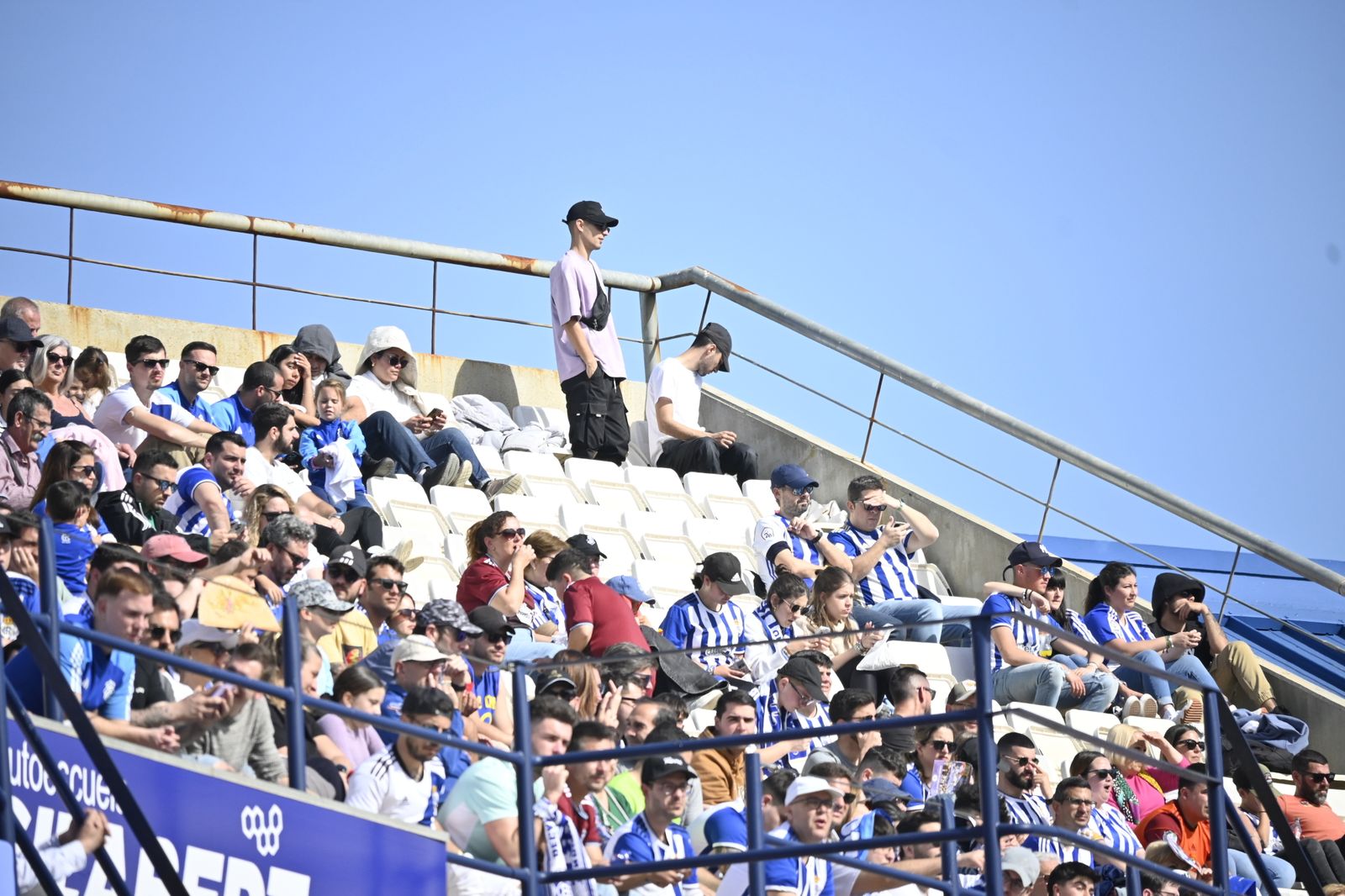 Imágenes de ambiente del partido Recre - Melilla