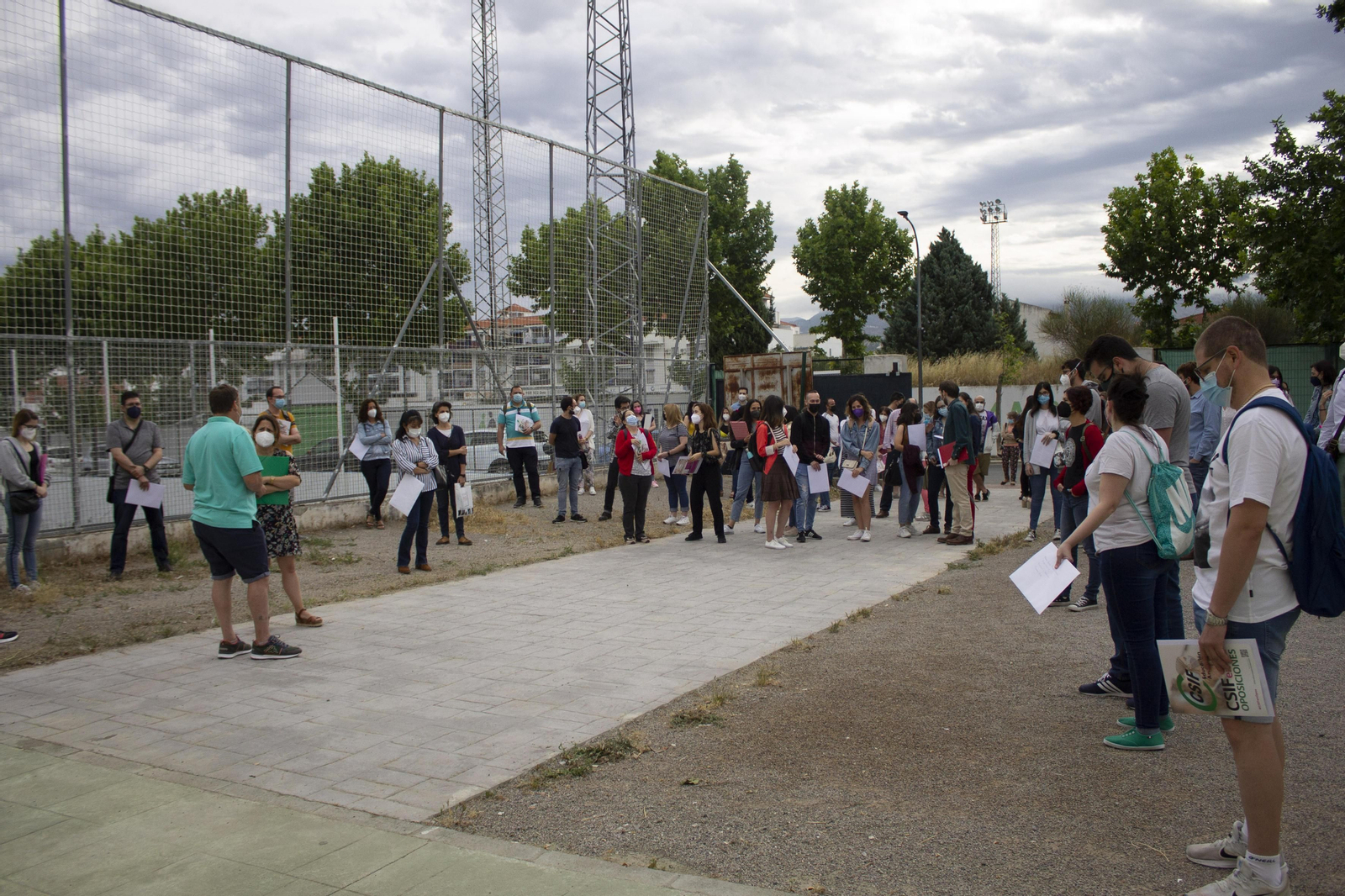 Opositores, esta mañana, en el IES Manuel de Falla de Maracena.