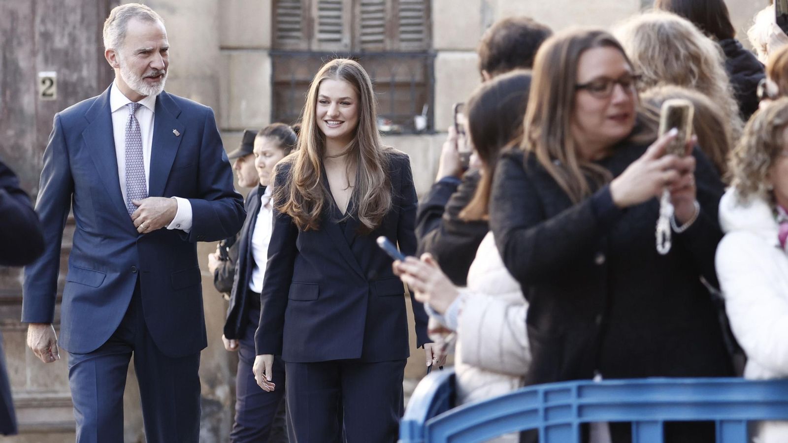 El Rey y la Princesa, a su llegada este viernes al Palacio de Navarra, en Pamplona.