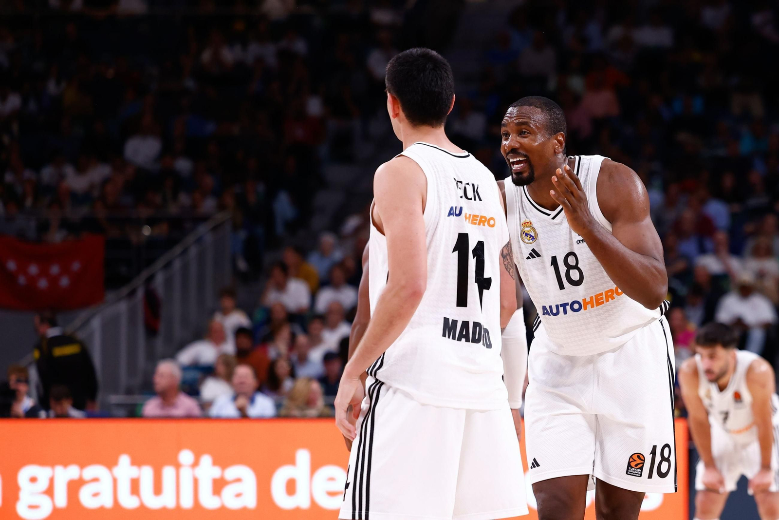Serge Ibaka se queja durante un partido.