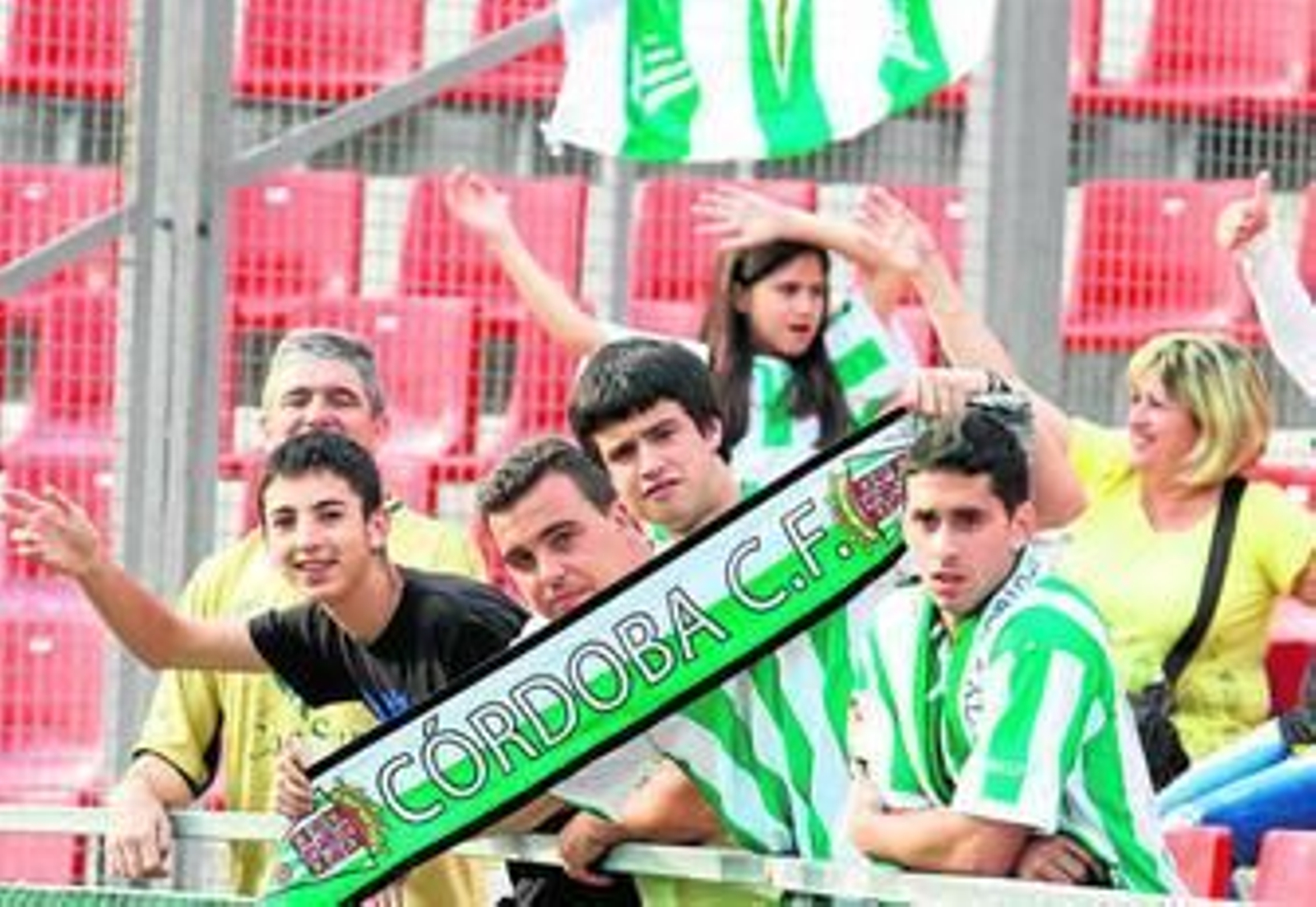 Los aficionados blanquiverdes afincados en Cataluña no faltaron a la cita de Montilivi.