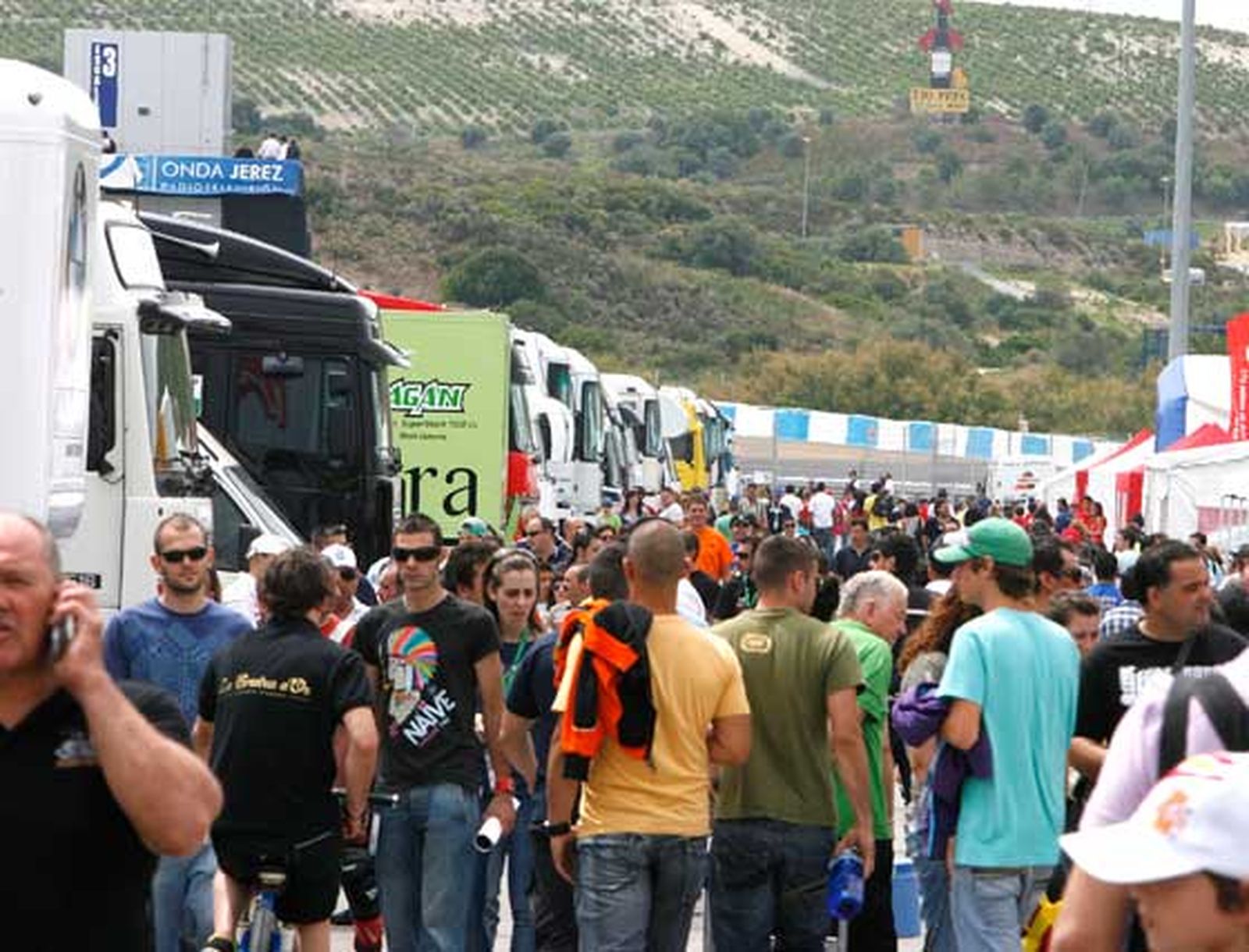 Más de 16.000 personas vibraron en el circuito con las victorias de Carmelo Morales en Moto2, y Miguel Oliveira en 125 en la tercera prueba del Campeonato de España

Foto: Pascual