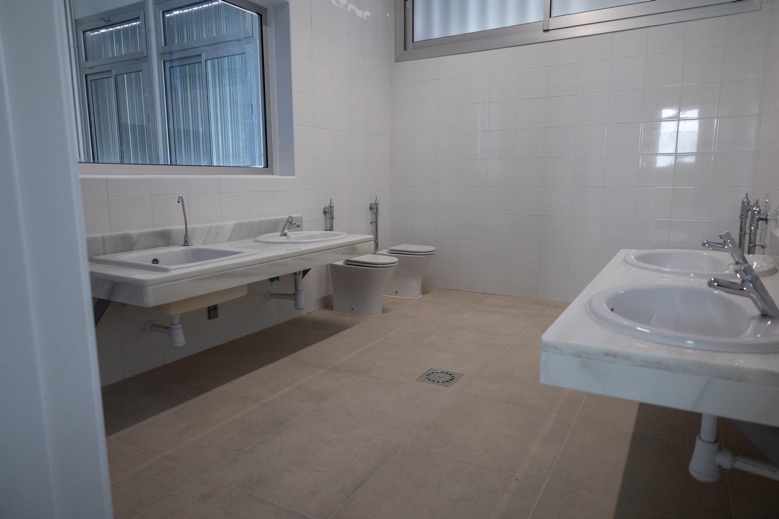 Un recorrido en imágenes por el interior del nuevo colegio del Ensanche Sur en Huelva