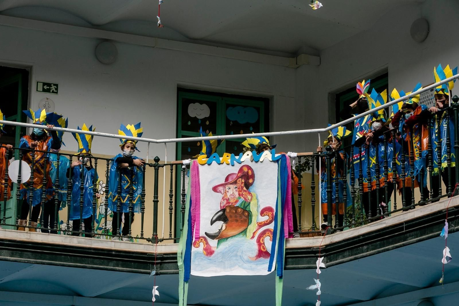 Carnaval de Cádiz: Homenaje a Manolo Santander en el colegio público San Felipe