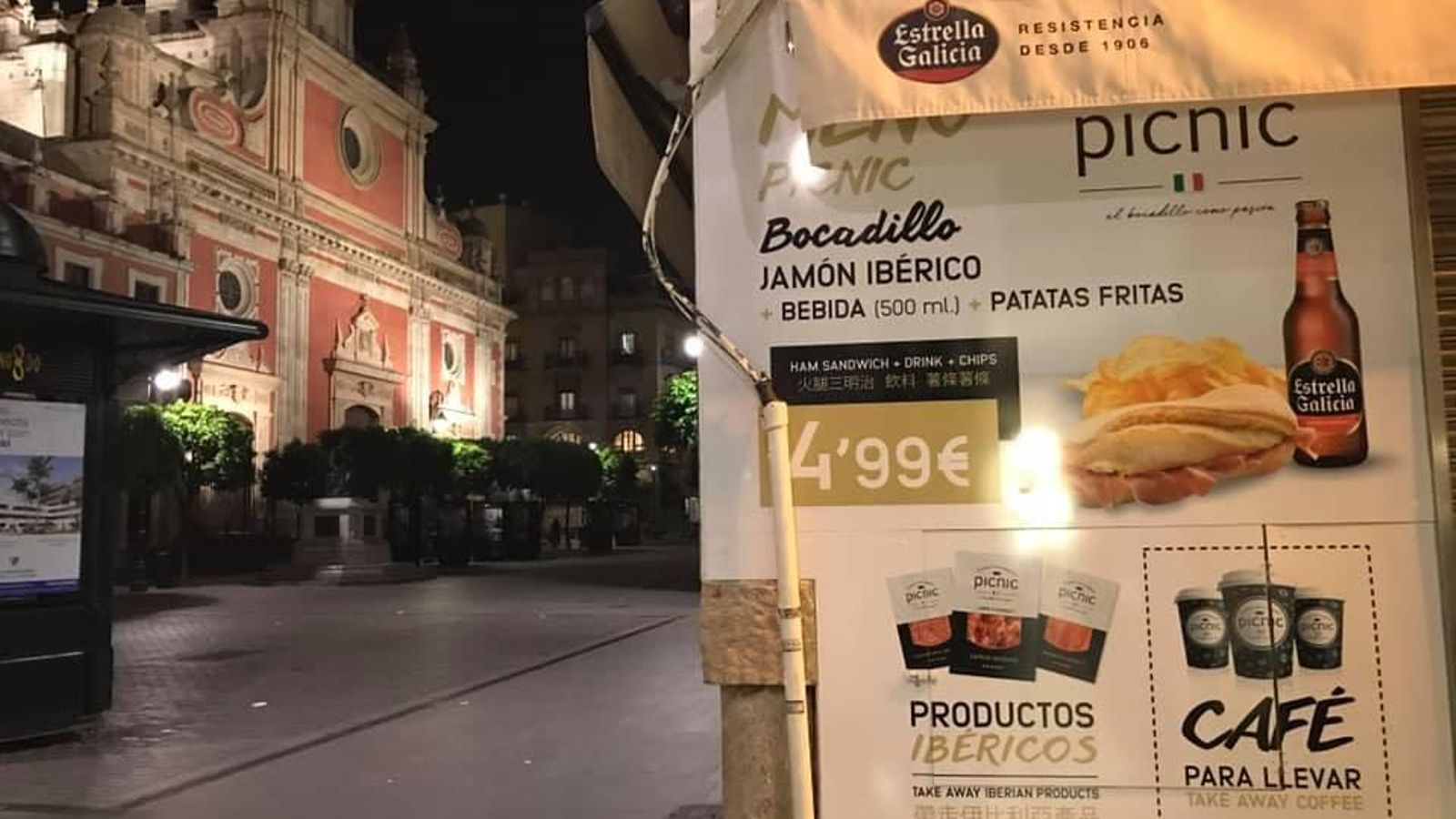 Publicidad chillona junto al templo del Salvador